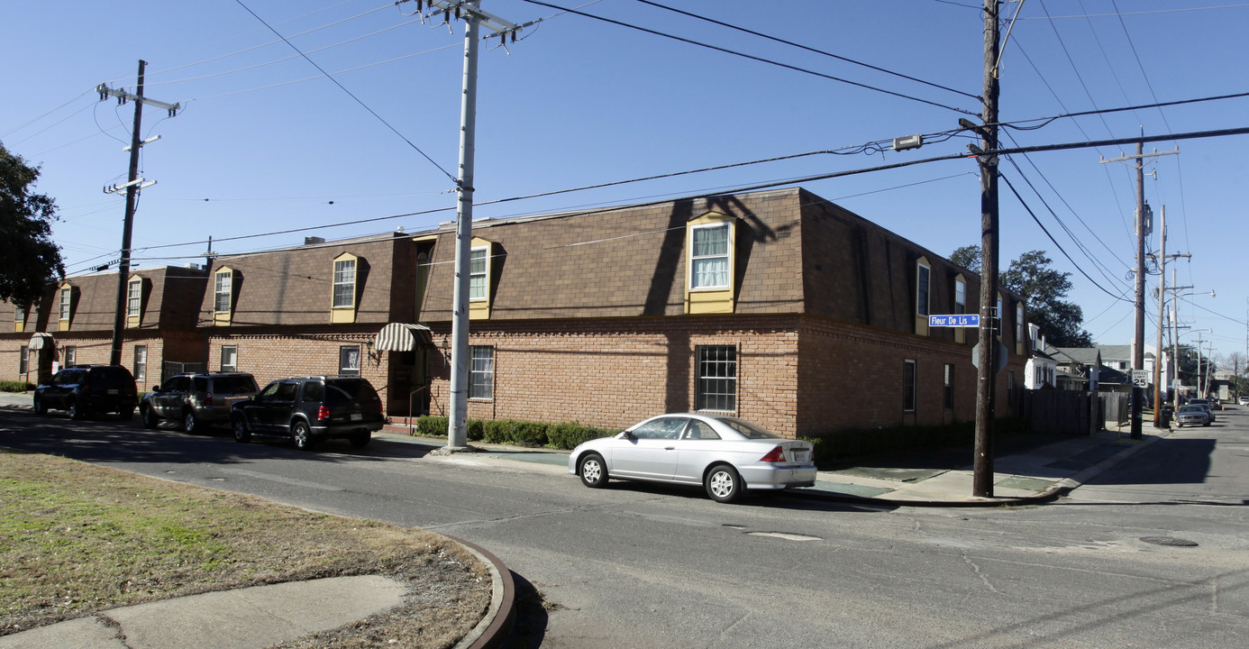 6574 Fleur de Lis Dr in New Orleans, LA - Foto de edificio