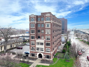 Wyndham Apartments in Indianapolis, IN - Foto de edificio - Building Photo