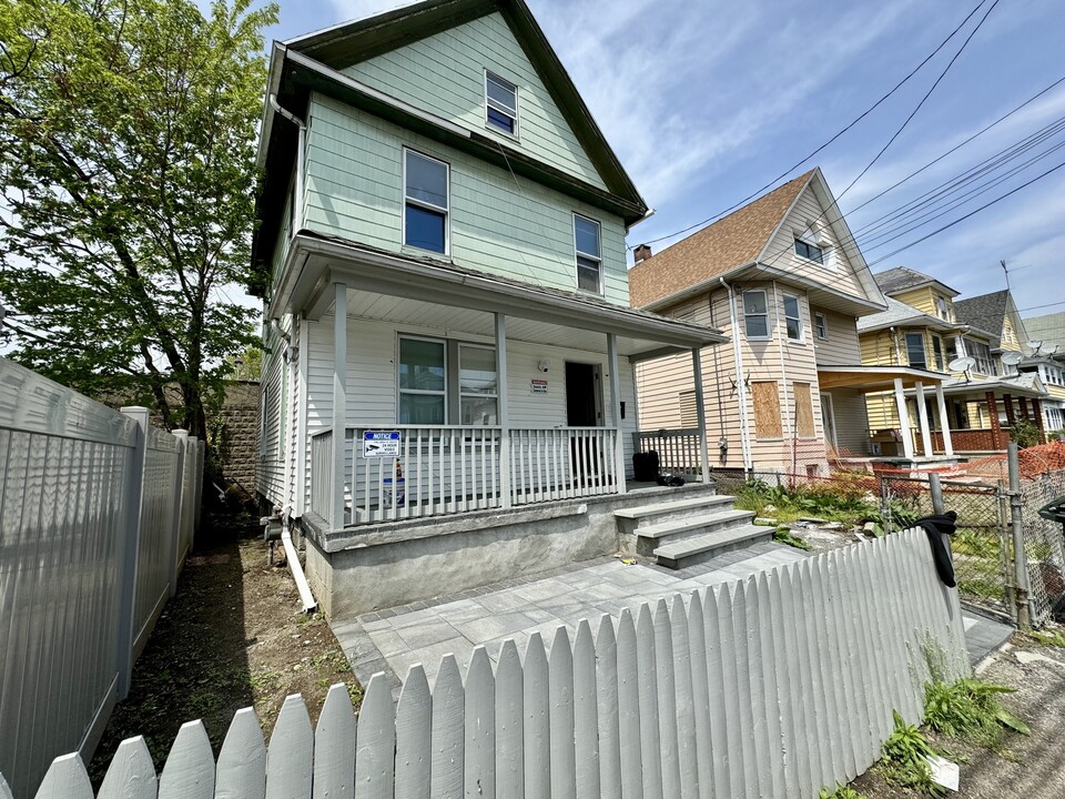 15 Washington Terrace in Bridgeport, CT - Foto de edificio