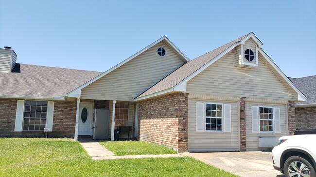 property at 736 Lemoyne Dr