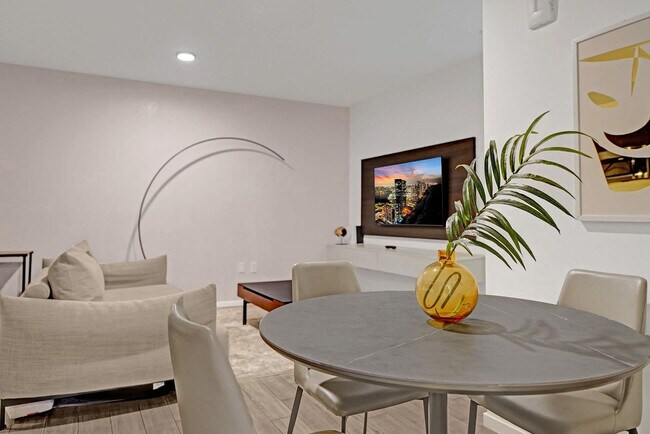 398 NE 5th St, Unit SI ID1504014P in Miami, FL - Foto de edificio - Building Photo