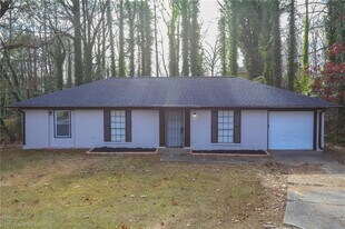 1967 Singer Way in Lithonia, GA - Building Photo