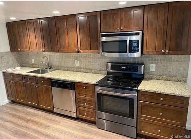 94 Baron De Hirsch Rd, Unit 3 in Crompond, NY - Building Photo - Building Photo