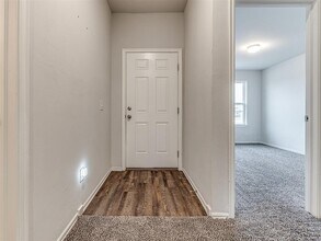 1125 S Appaloosa Ln in Mustang, OK - Building Photo - Building Photo