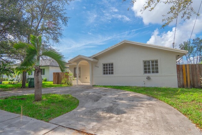 15650 NW 39th Ct in Opa Locka, FL - Building Photo - Building Photo