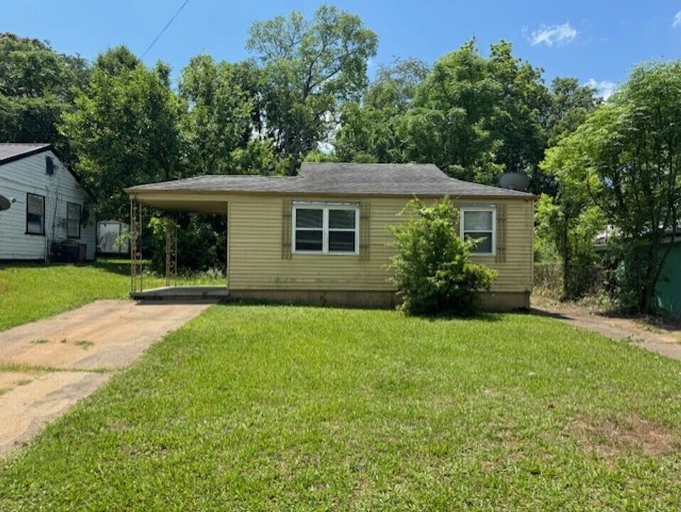 1845 Henry Crumpton Dr in Birmingham, AL - Building Photo