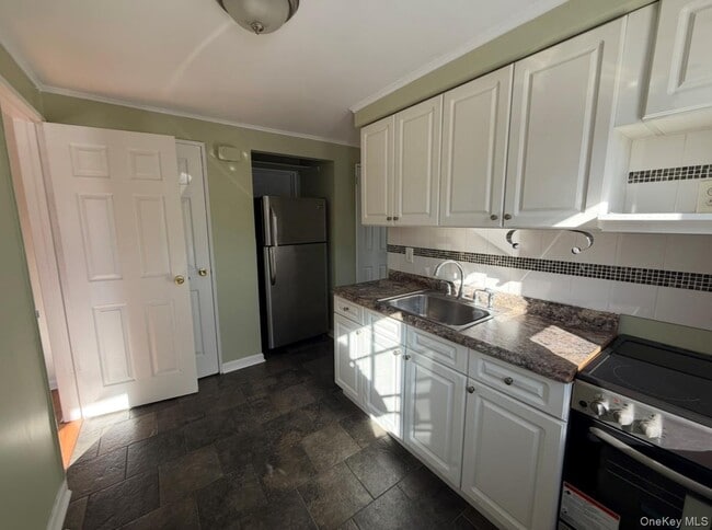 855 E Walnut St in Long Beach, NY - Building Photo - Building Photo