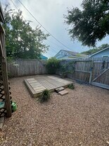 5325 Avenue R 1/2, Unit B in Galveston, TX - Building Photo