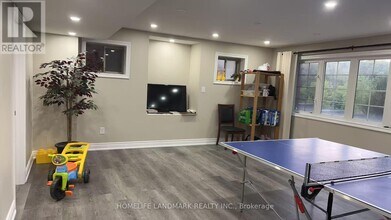 122 Santa Amato Crescent in Vaughan, ON - Building Photo - Building Photo