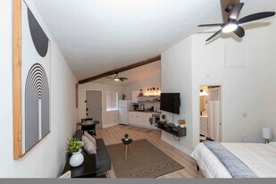 3801 SW Triana Blvd in Huntsville, AL - Building Photo