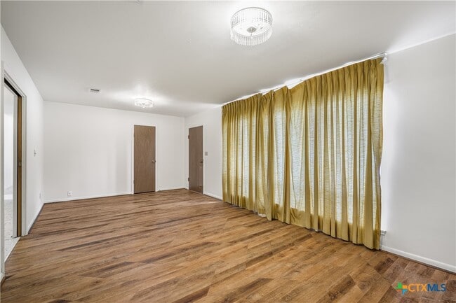 property at 516 W 14th St