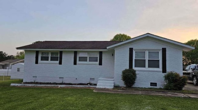 property at 1421 Woodhaven Rd