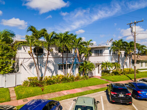 Bayview Townhomes in Miami Beach, FL - Building Photo - Building Photo