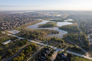 2410 Lakecrest Town Dr in Katy, TX - Building Photo