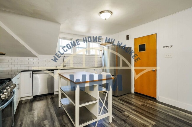 7124 W Moltke Ave in Milwaukee, WI - Building Photo - Building Photo