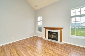 8133 Maple Stream Ln in Indianapolis, IN - Building Photo - Building Photo