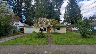 5005 236th St SW in Mountlake Terrace, WA - Building Photo