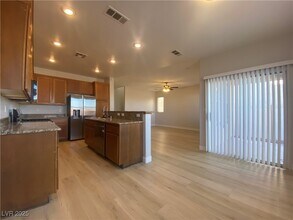 8150 Moonlight Meadows St in Las Vegas, NV - Building Photo - Building Photo