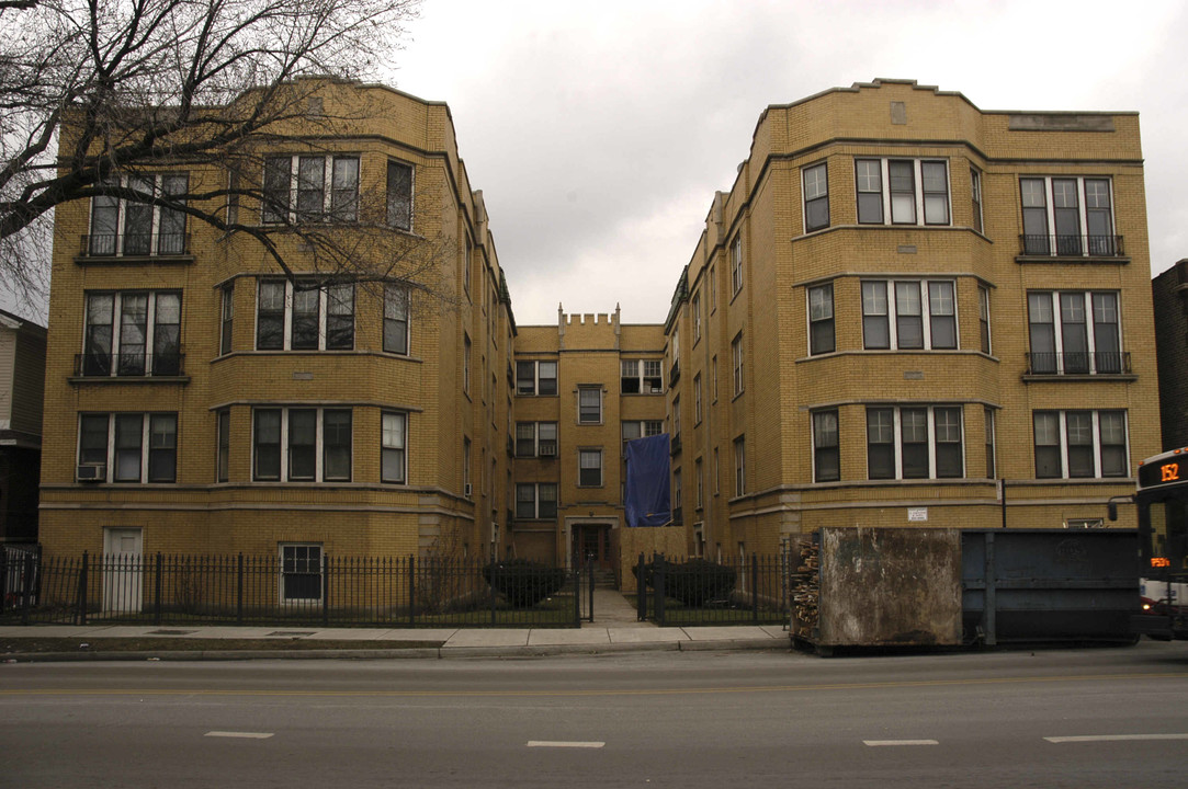 3008 W Addison St in Chicago, IL - Building Photo