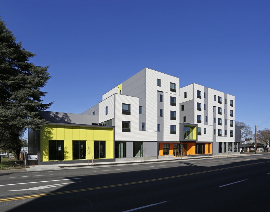 Glisan Commons in Portland, OR - Building Photo
