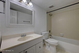 400 1st St S in Jacksonville Beach, FL - Foto de edificio - Building Photo