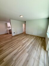 1725 SW Barton St in Seattle, WA - Foto de edificio - Building Photo