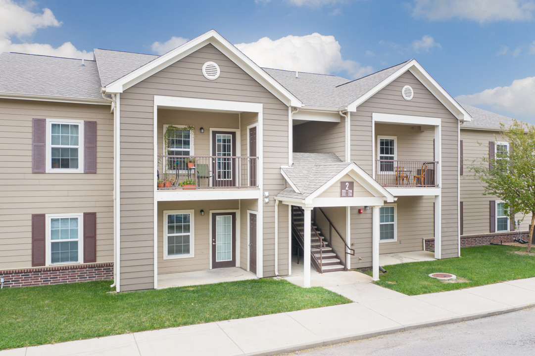 Broadstone Villas in Bel Aire, KS - Building Photo