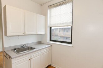 633 W Cornelia in Chicago, IL - Building Photo - Building Photo