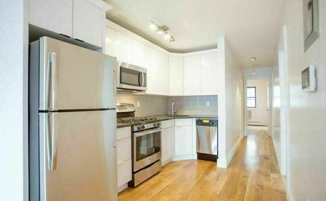 261 Tompkins Ave, Unit #2 in Brooklyn, NY - Building Photo - Building Photo