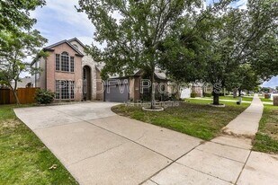 6721 Hayling Way in Denton, TX - Building Photo