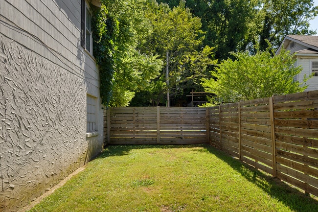 525 N Chestnut St in Florence, AL - Building Photo - Building Photo