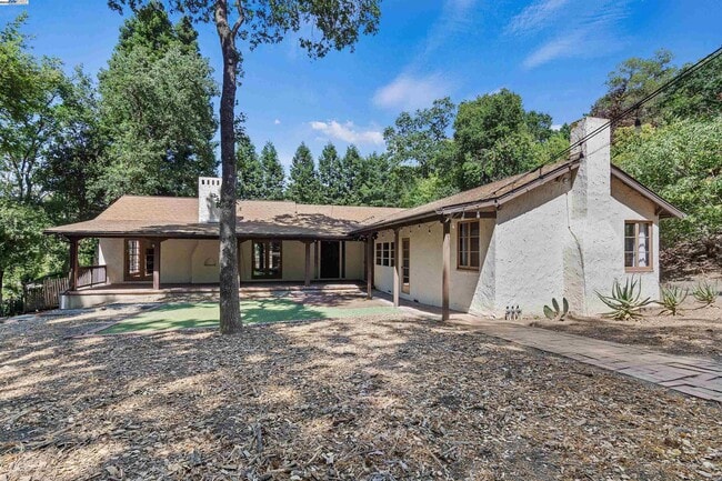 property at 3476 Springhill Rd
