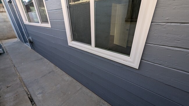 392 West Center Ave in Ventura, CA - Foto de edificio - Building Photo