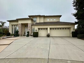 5701 W Country Ave in Visalia, CA - Building Photo