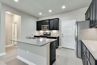 13800 Lyndhurst St in Austin, TX - Building Photo - Building Photo