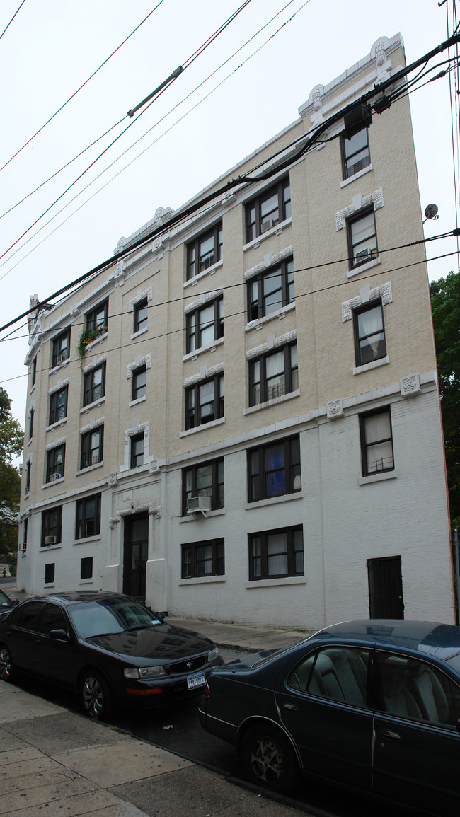 81 Bruce Ave in Yonkers, NY - Building Photo - Building Photo