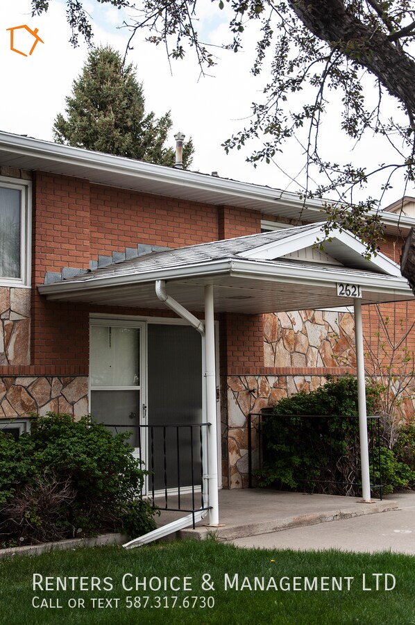 2 Bedroom, Assigned Parking, Onsite Laundry in Lethbridge, AB - Building Photo - Building Photo