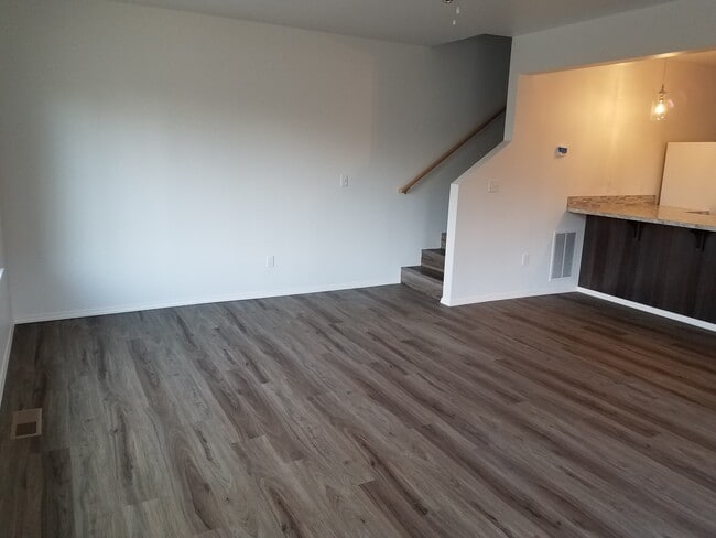 702 S 16th Ave, Unit Full in Yakima, WA - Foto de edificio - Building Photo