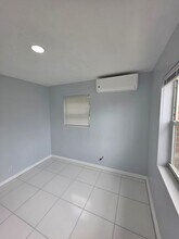 111 Cascade Ln, Unit 2 in Palm Beach Shores, FL - Foto de edificio - Building Photo