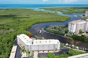 12945 Vanderbilt Dr in Naples, FL - Building Photo