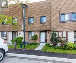 189 Springhead Gardens in Richmond Hill, ON - Building Photo