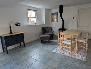 208 Ten Rod Rd in North Kingstown, RI - Building Photo - Building Photo