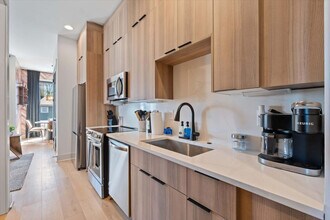 722 Mcferrin Ave in Nashville, TN - Foto de edificio - Building Photo