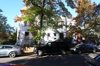 922 E Capitol St NE in Washington, DC - Building Photo - Building Photo