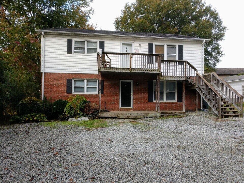 1006 W Barton St in Greensboro, NC - Building Photo