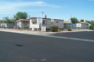 1340 Hassell Ave in Las Vegas, NV - Foto de edificio - Building Photo