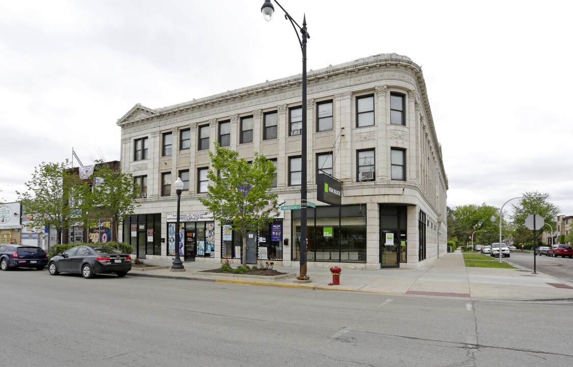 5837 W Madison Ave in Chicago, IL - Foto de edificio