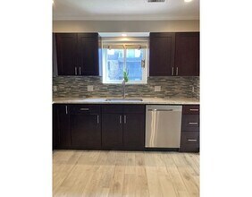 1006 Paradise Rd-Unit -2-C in Swampscott, MA - Foto de edificio - Building Photo