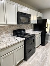 7866 Gladys Ave in Beaumont, TX - Building Photo - Building Photo