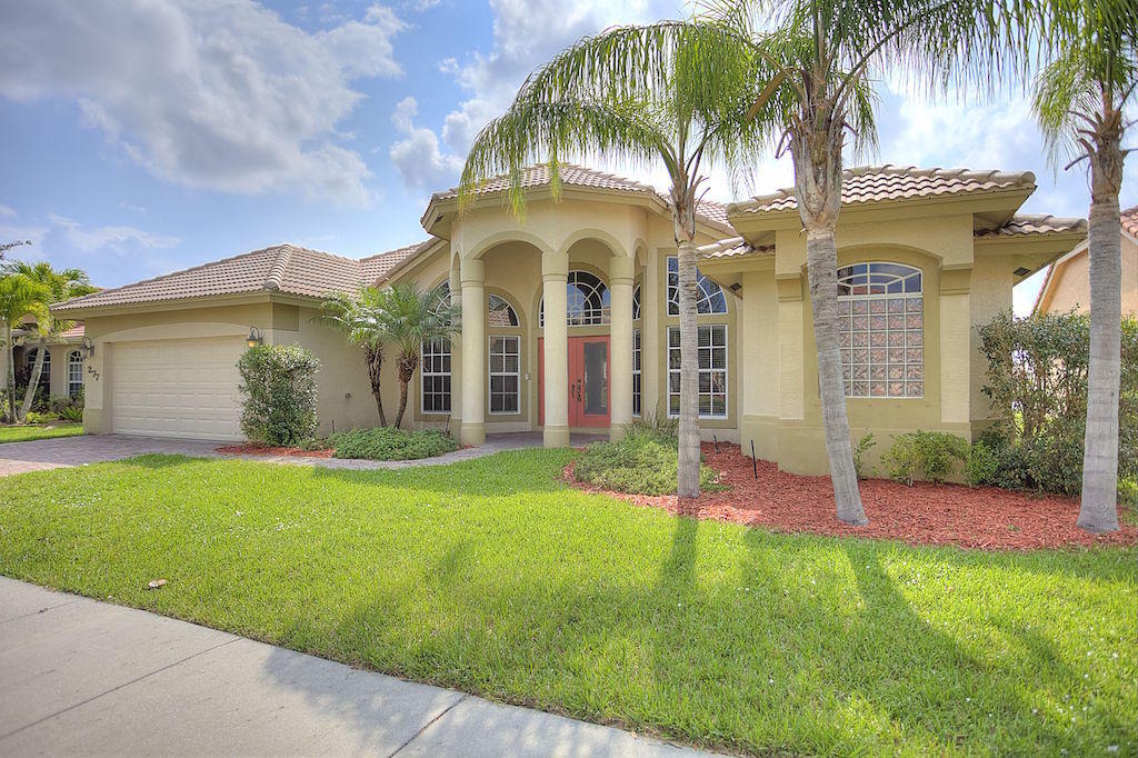 277 Egret Landing in Port St. Lucie, FL - Building Photo